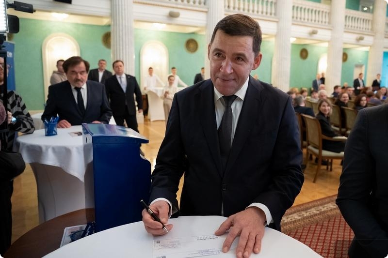 Евгений Куйвашев наградил победителей конкурса «Достояние Среднего Урала» в День образования Свердловской области