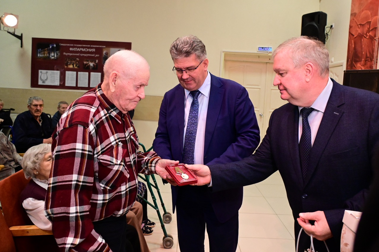 Вручение ветеранам Великой Отечественной войны юбилейных медалей к 80-летию Великой Победы