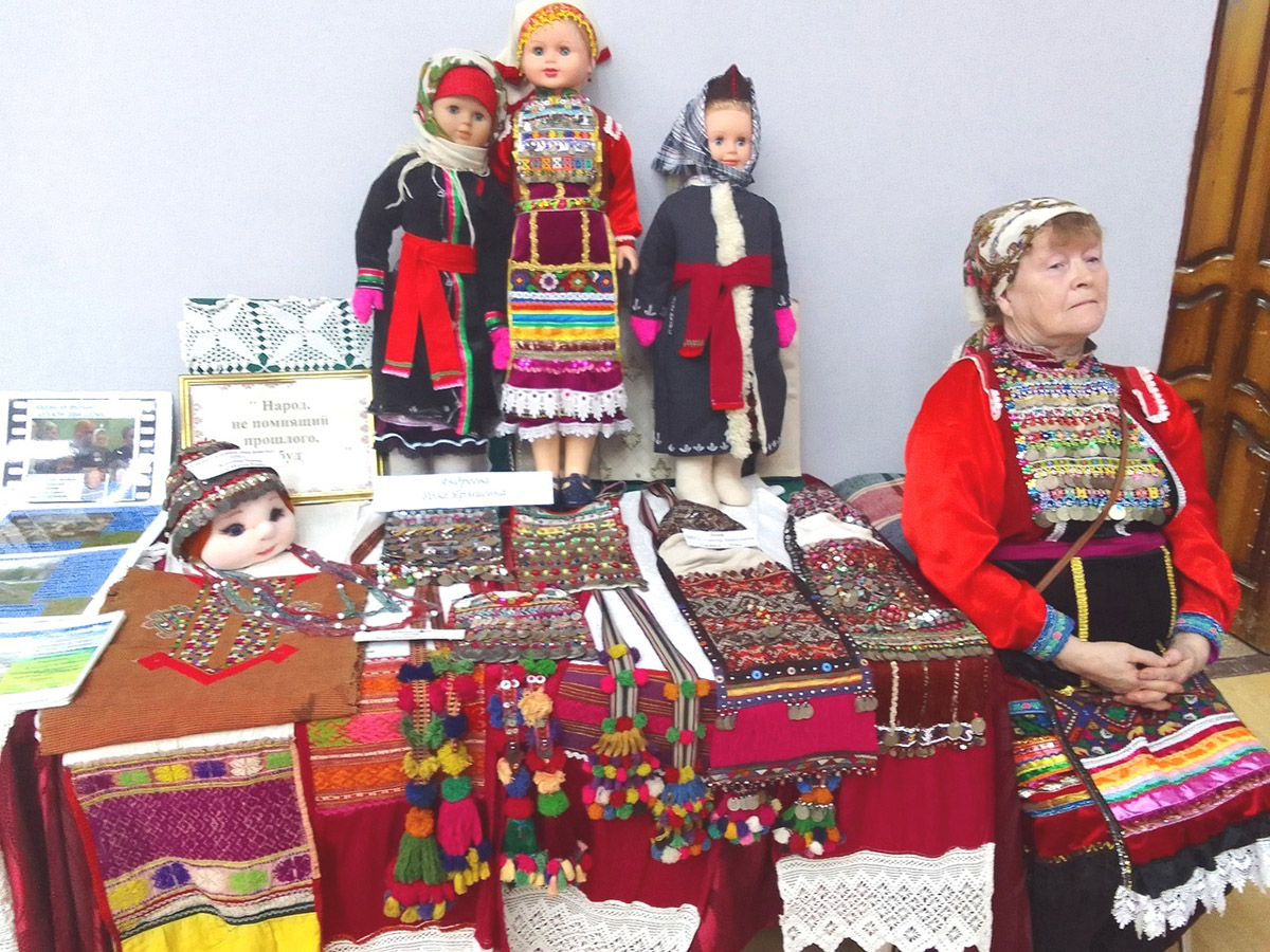 Едем-едем в соседнее село…