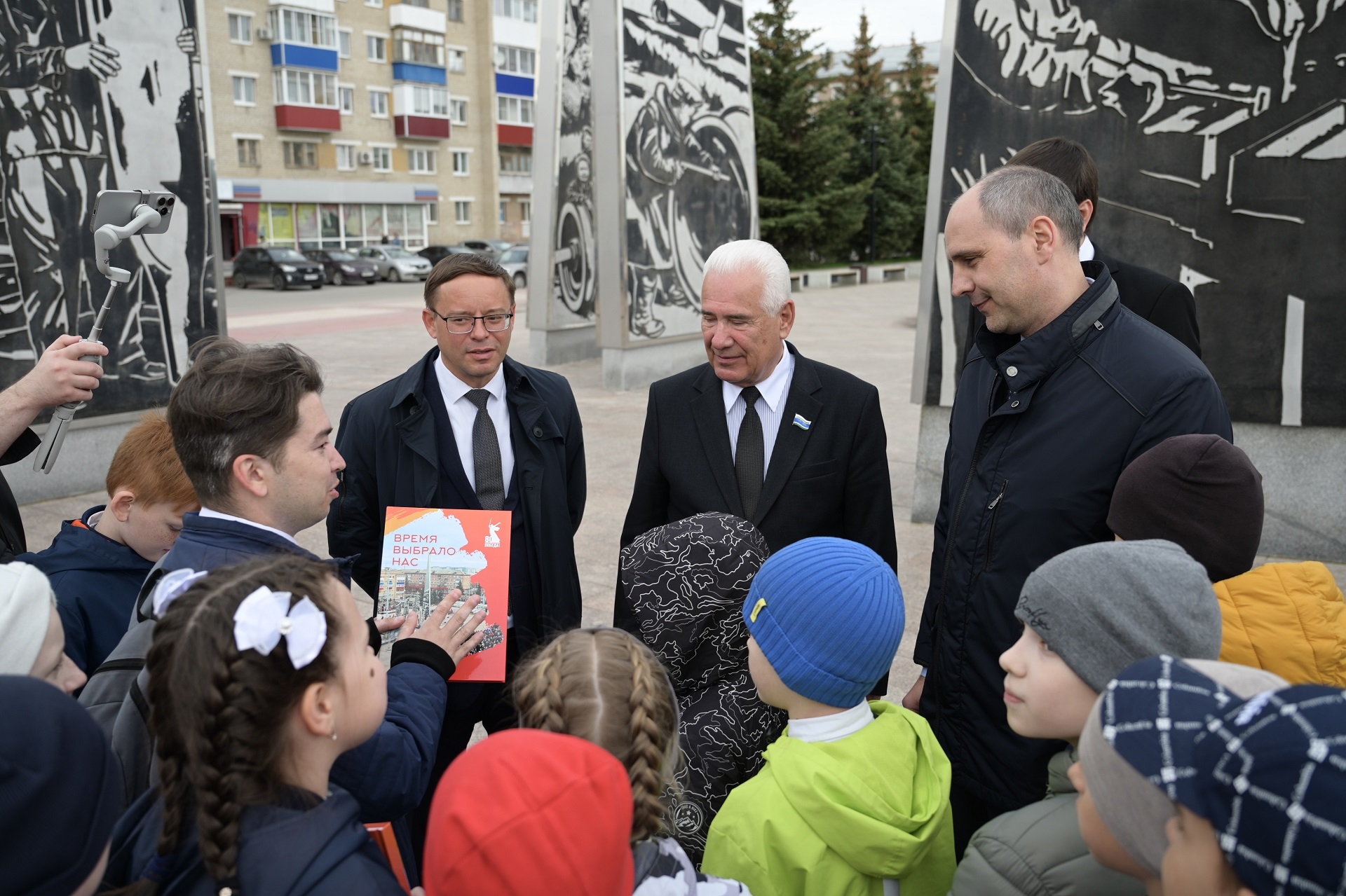 Денис Паслер поставил задачу по поддержке работников предприятий в Каменске-Уральском и развитию социальных проектов