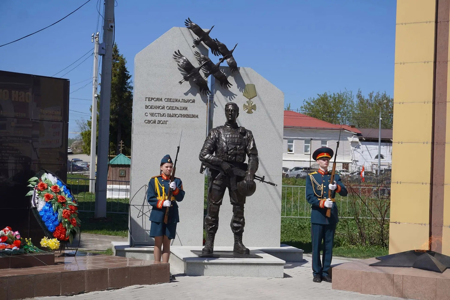 Почтили память героев