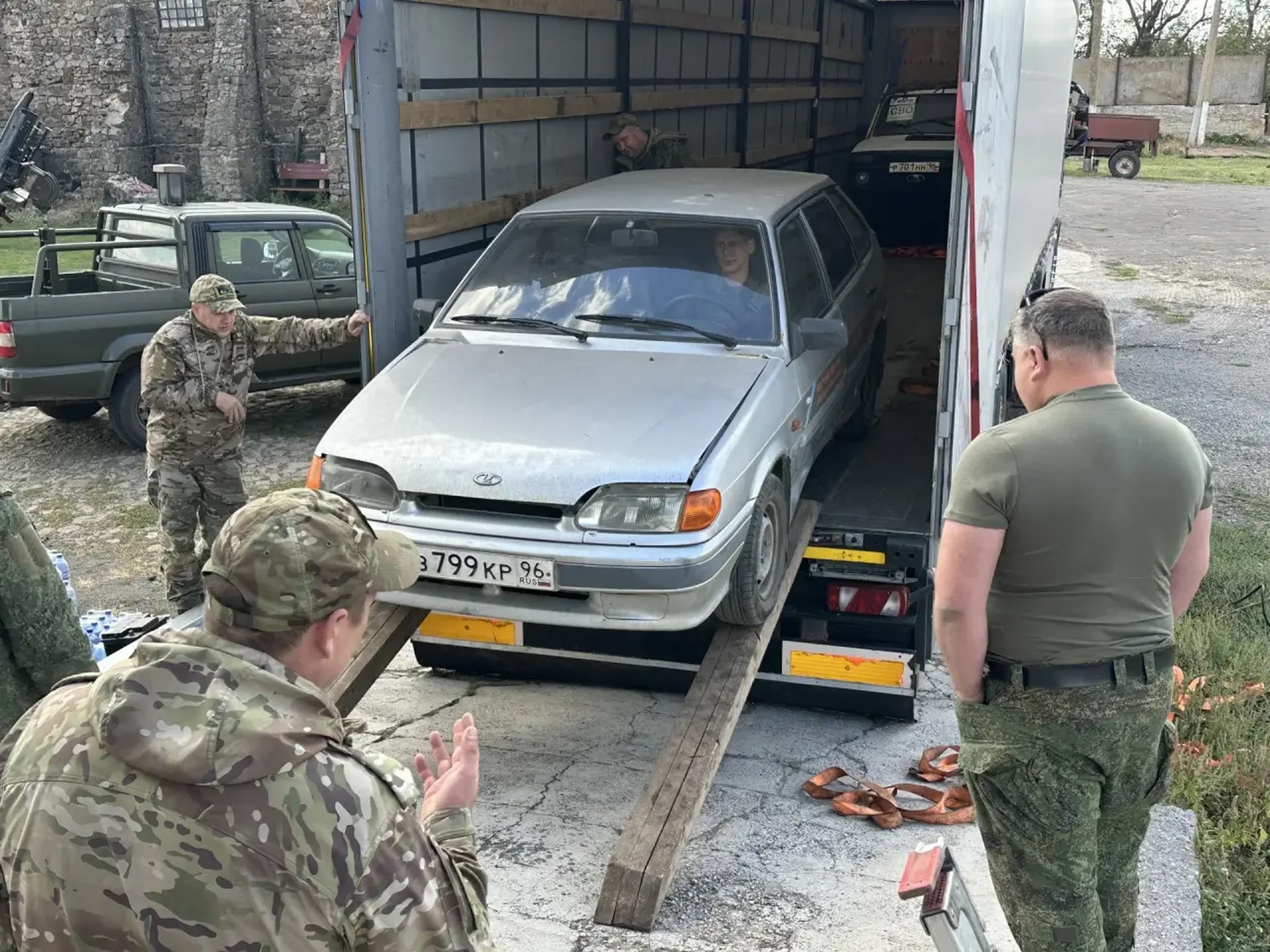 Денис Паслер поблагодарил уральских добровольцев
