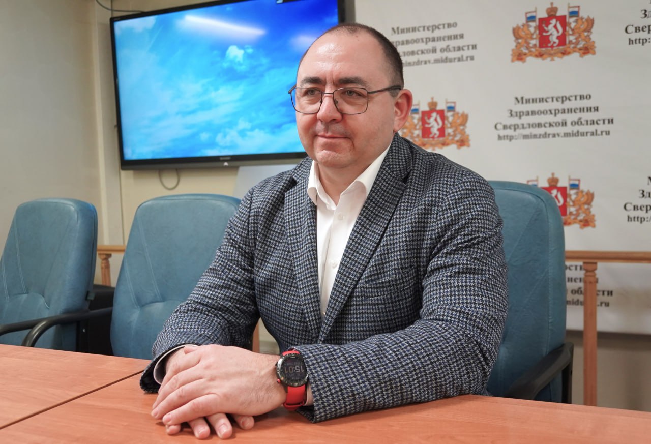 От патернализма к партнерству: главный психиатр УрФО Олег Сердюк о том, почему жизненный опыт пациента — это новая медицинская экспертиза